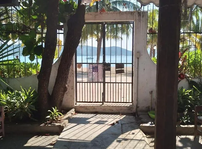 Casa La Playa Guest house